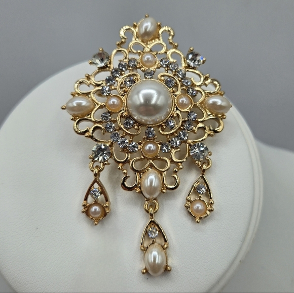 Charming Charlies RSVP Gold Ivory Pearl Brooch - Picture 5 of 5
